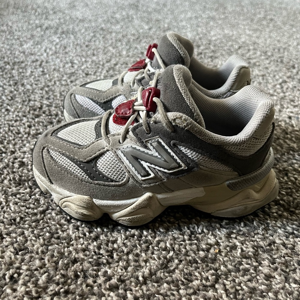 NEW BALANCE 9060- Toddler Boys size 9